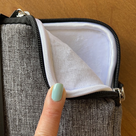 Laptop/ tablet sleeve for screens up to 13”. - Picture 4 of 4